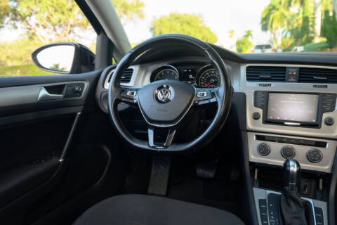 2017 Volkswagen Golf TSI S