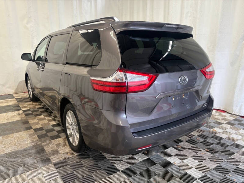 2016 Toyota Sienna XLE 7-Passenger