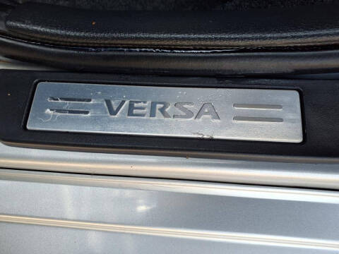 2012 Nissan Versa 1.8 SL