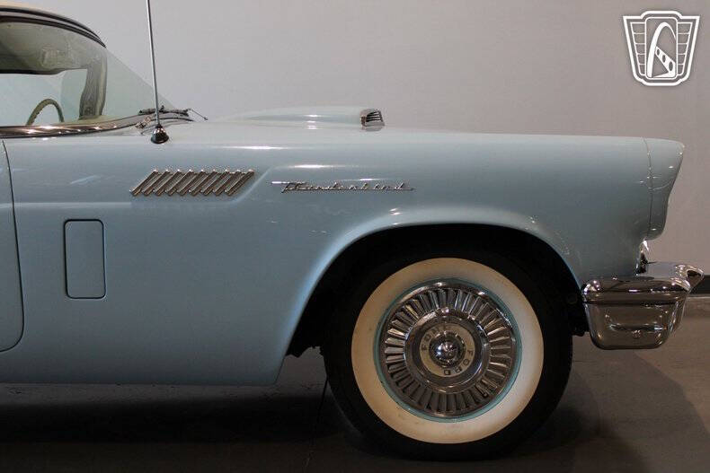 1957 Ford Thunderbird