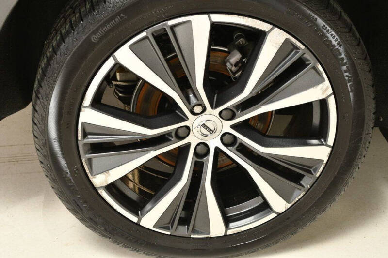 2022 Volvo XC60 B5 Momentum