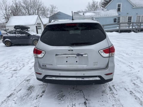 2016 Nissan Pathfinder SV