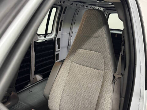 2025 Chevrolet Express 2500