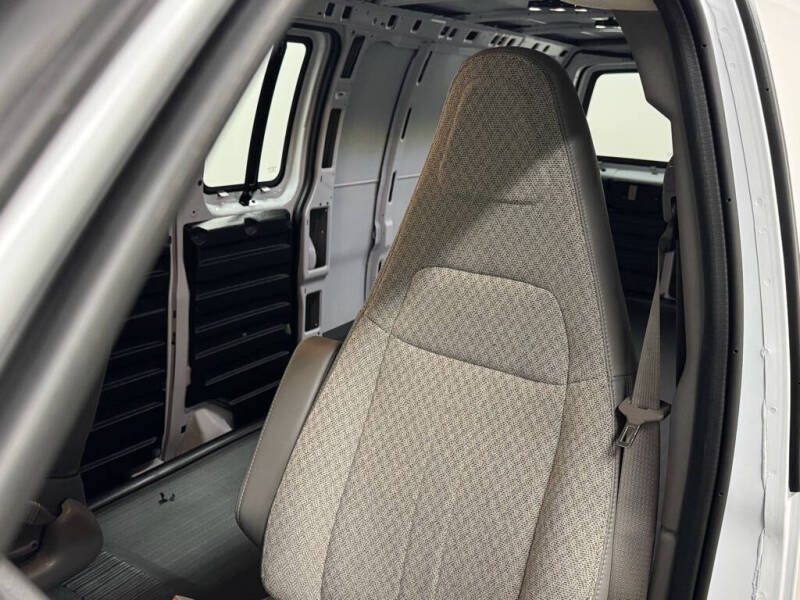 2025 Chevrolet Express 2500