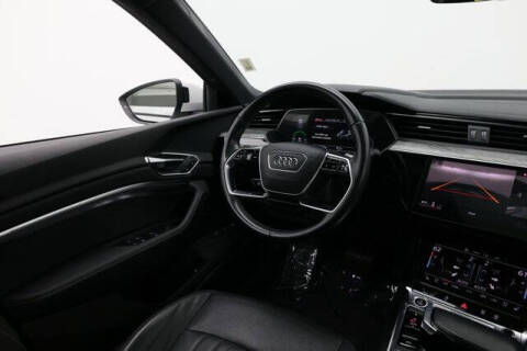 2022 Audi e-tron quattro Premium Plus