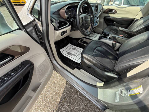 2017 Chrysler Pacifica Touring-L