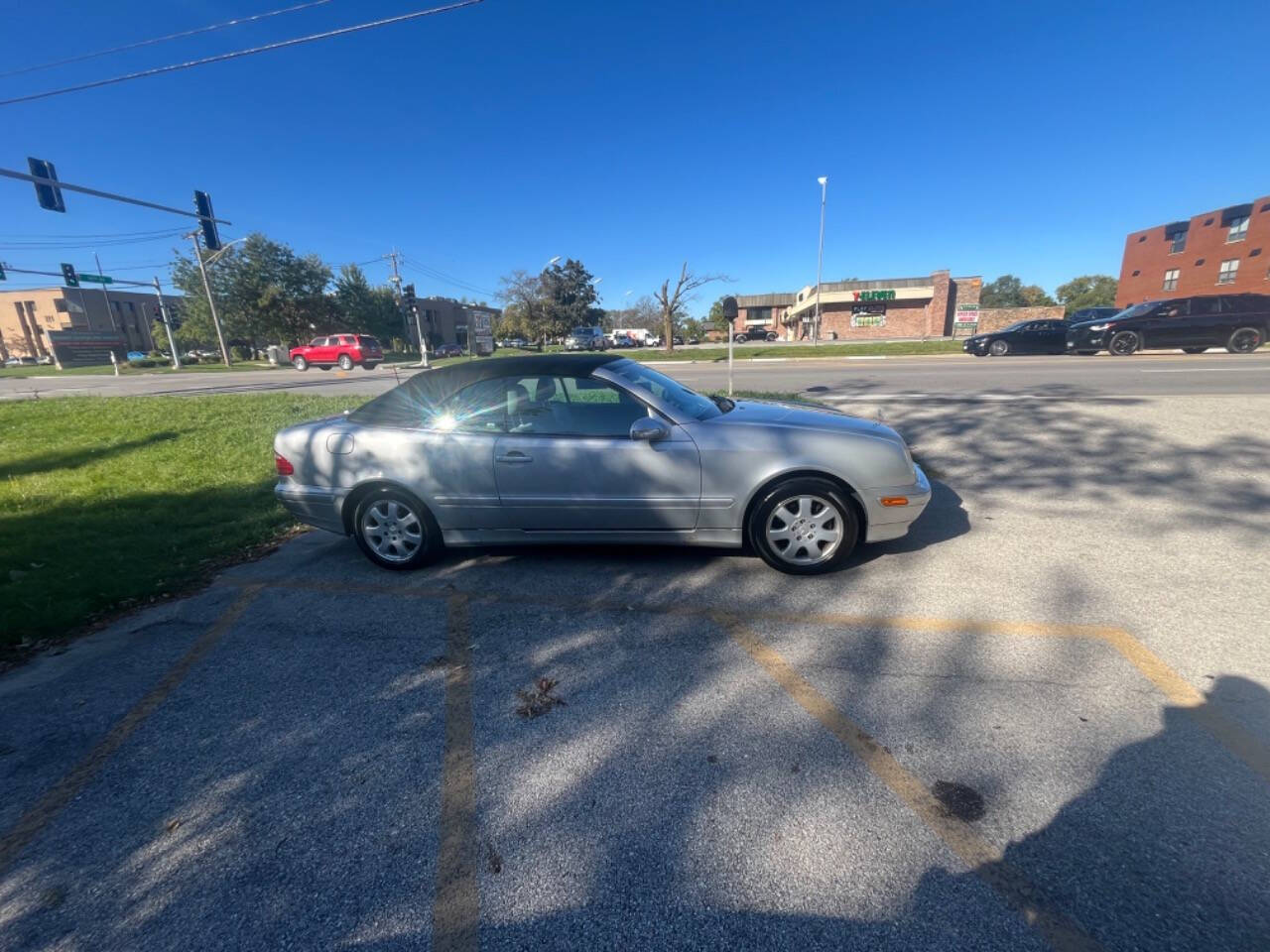 2000 Mercedes-Benz CLK for sale at Villa Park Cars in Oakbrook Terrace , IL