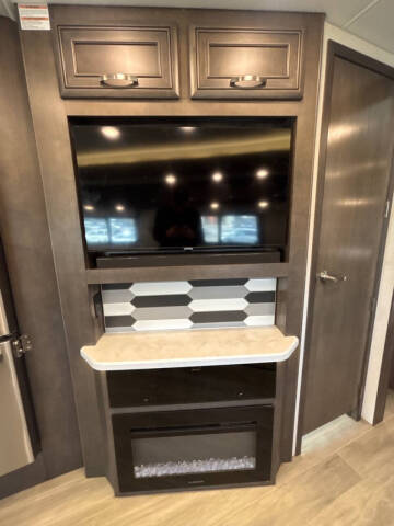 2025 Freightliner S2RV Chassis