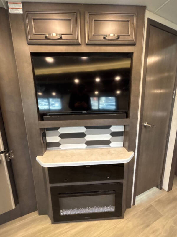 2025 Freightliner S2RV Chassis