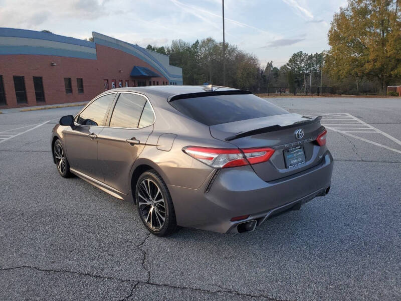 2020 Toyota Camry SE
