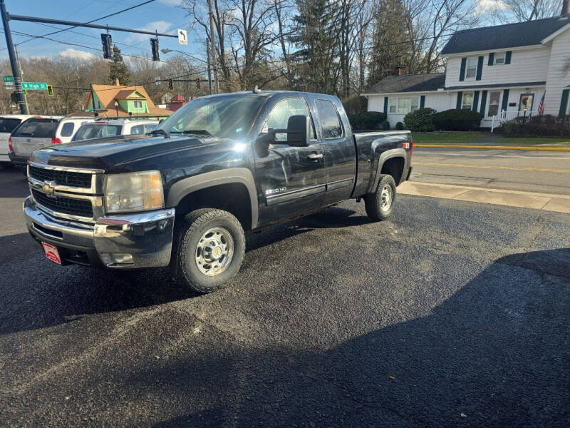 2009 Chevrolet Silverado 2500HD for sale at Maximum Auto Group II INC in Cortland OH