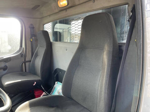 2012 Freightliner Business class M2