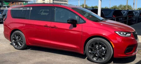 2025 Chrysler Pacifica for sale at GATOR'S IMPORT SUPERSTORE in Melbourne FL