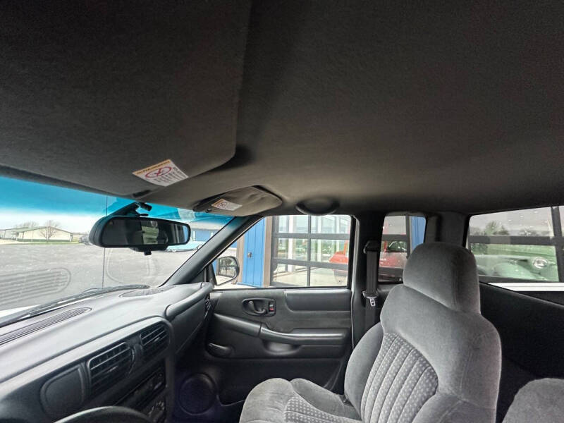 2000 Chevrolet S-10 LS