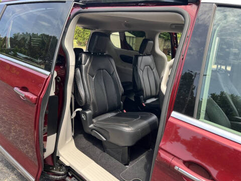 2017 Chrysler Pacifica Touring-L