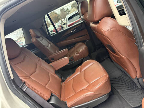 2016 Cadillac Escalade Luxury Collection