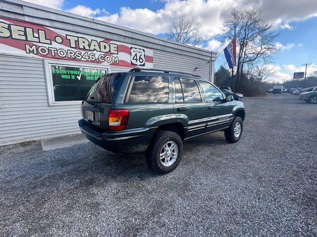 2004 Jeep Grand Cherokee Laredo photo 2