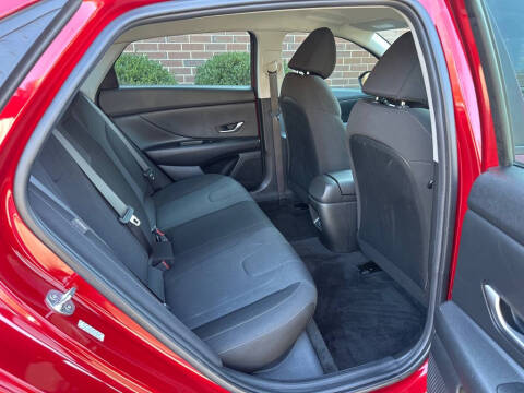 2024 Hyundai Elantra SE