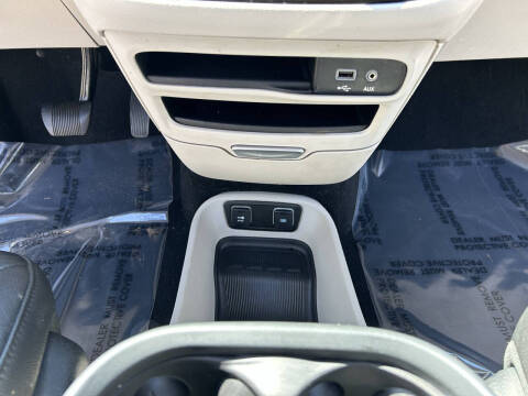 2017 Chrysler Pacifica Touring-L