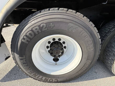 2017 Freightliner M2 106