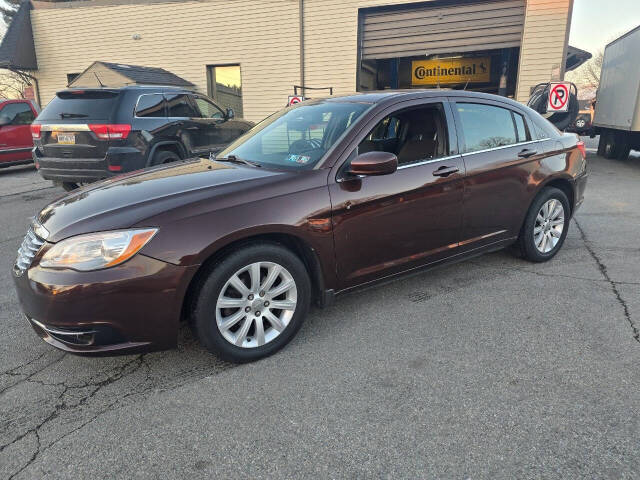 2013 Chrysler 200 for sale at QUEENSGATE AUTO SALES in York, PA