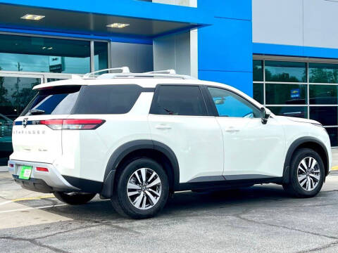 2022 Nissan Pathfinder SL