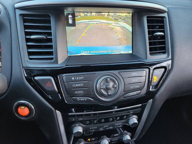 2017 Nissan Pathfinder SV