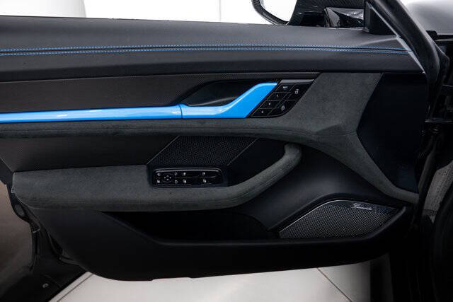 2025 Porsche Taycan Turbo GT