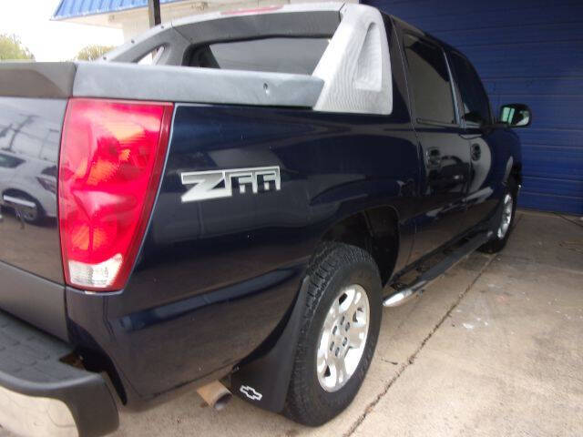 2004 Chevrolet Avalanche Base photo 5