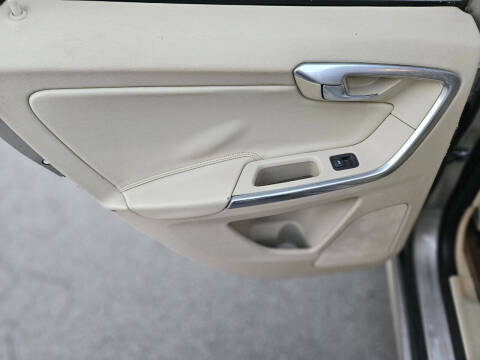 2015 Volvo XC60 T5 Drive-E Premier Plus