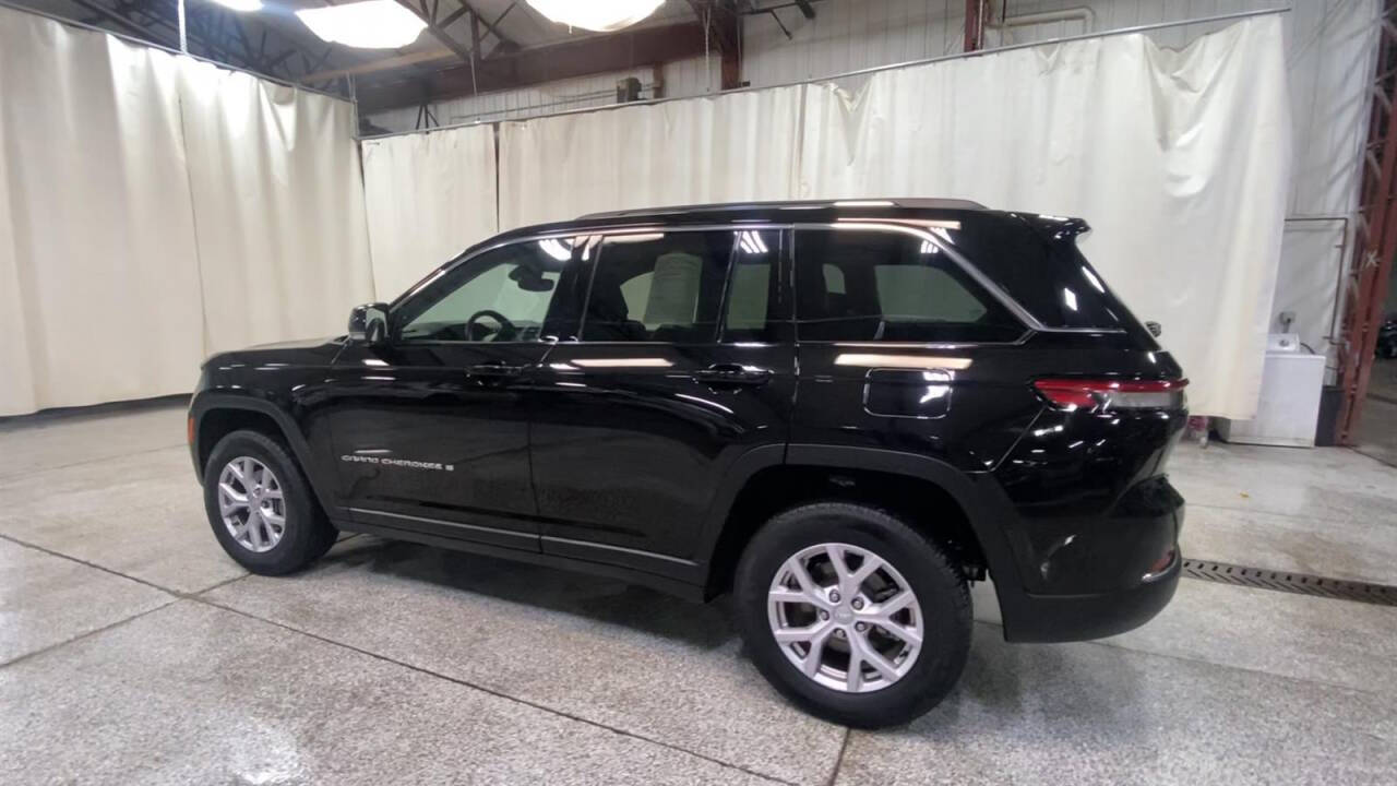 2022 Jeep Grand Cherokee for sale at Victoria Auto Sales in Victoria, MN