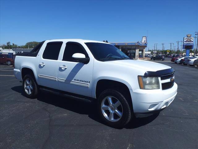 2009 Chevrolet Avalanche for sale at Credit King Auto Sales in Wichita KS
