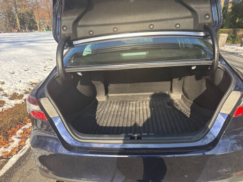 2022 Toyota Camry Hybrid LE