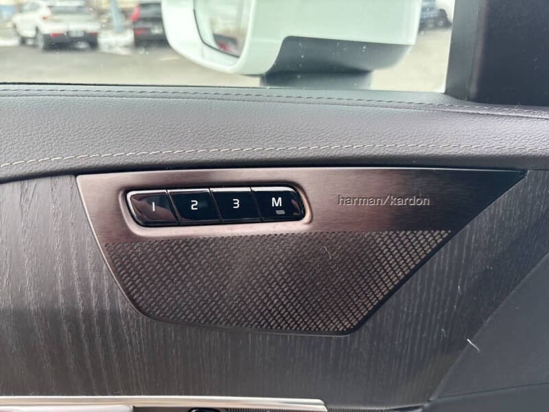 2024 Volvo XC90 Recharge T8 Ultimate Bright Theme 7P