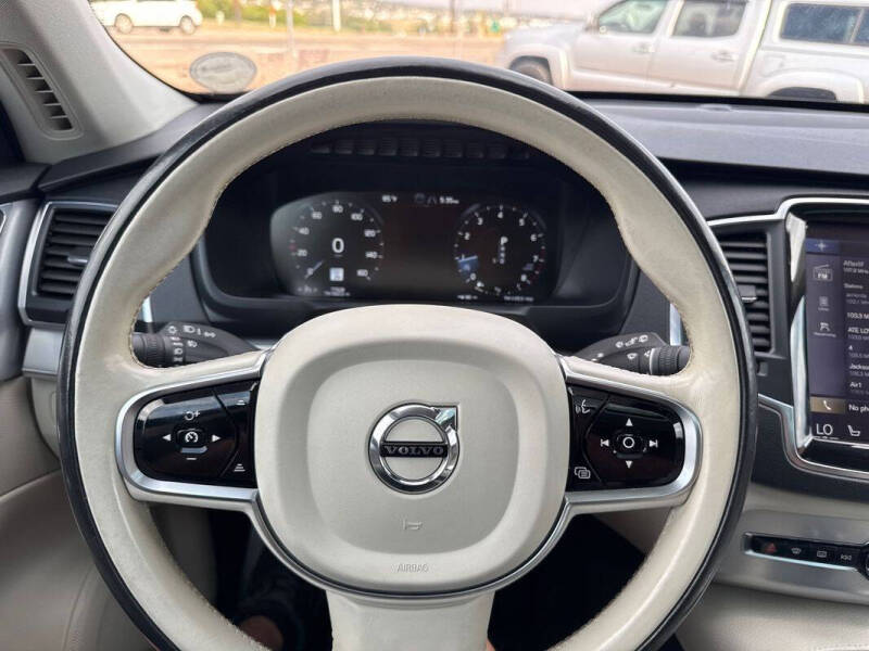 2016 Volvo XC90 T5 Momentum