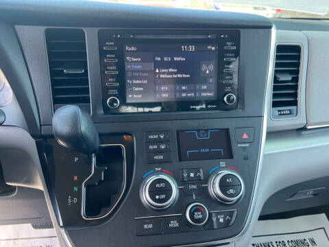 2018 Toyota Sienna LE 8-Passenger