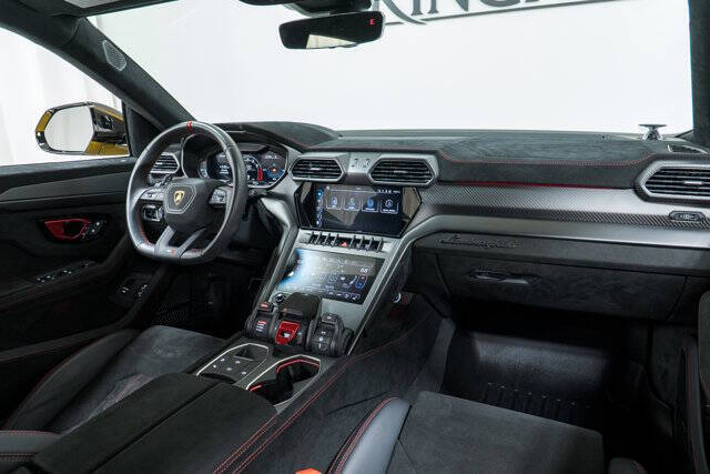 2023 Lamborghini Urus Performante