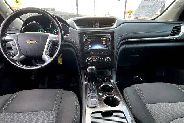 2017 Chevrolet Traverse 1LT photo 15