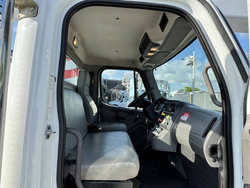 2017 Freightliner M2 106