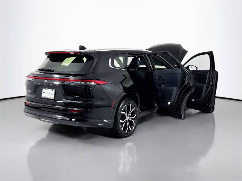 2025 Toyota Crown Signia XLE