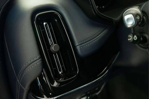 2025 Aston Martin DBX 707