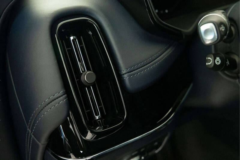 2025 Aston Martin DBX 707