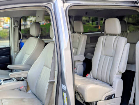 2013 Chrysler Town and Country Touring