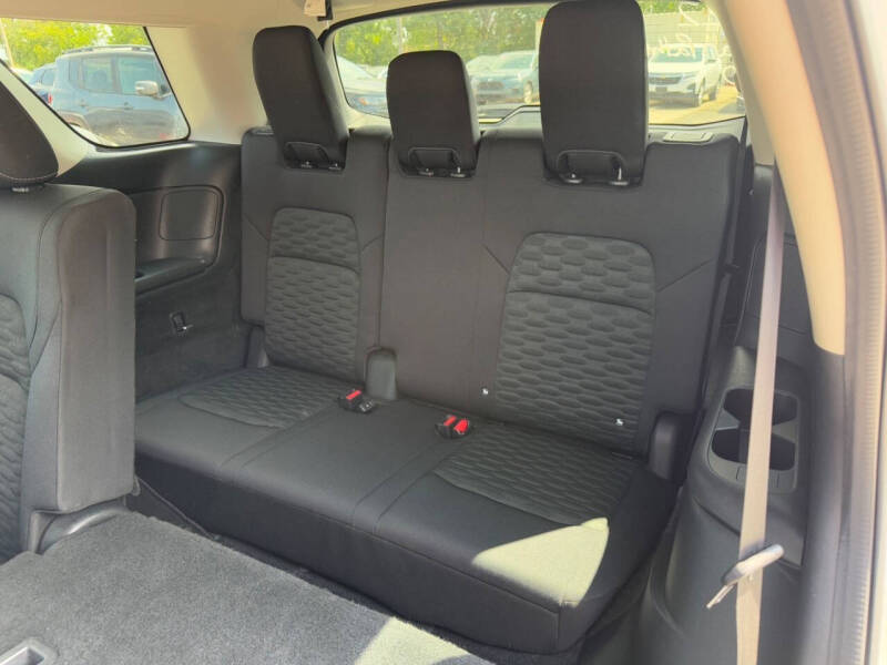 2022 Nissan Pathfinder SV