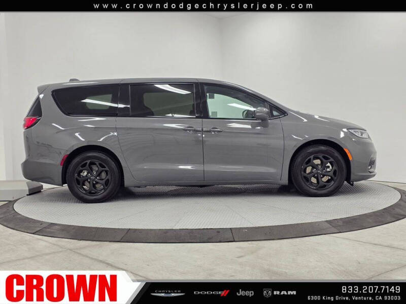 2022 Chrysler Pacifica Hybrid Touring L