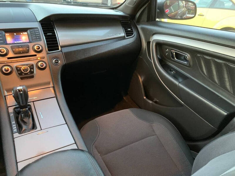 2016 Ford Taurus SEL