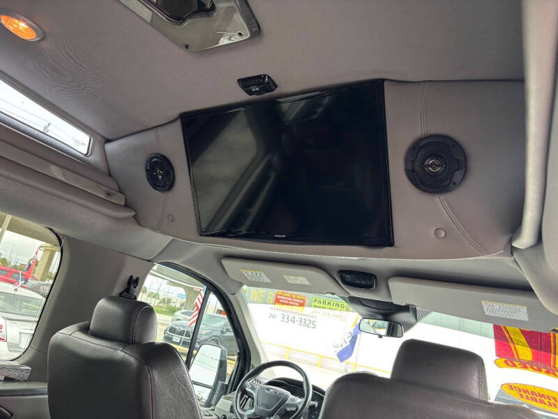 2017 Ford Transit 150 XLT