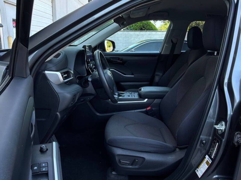 2023 Toyota Highlander LE