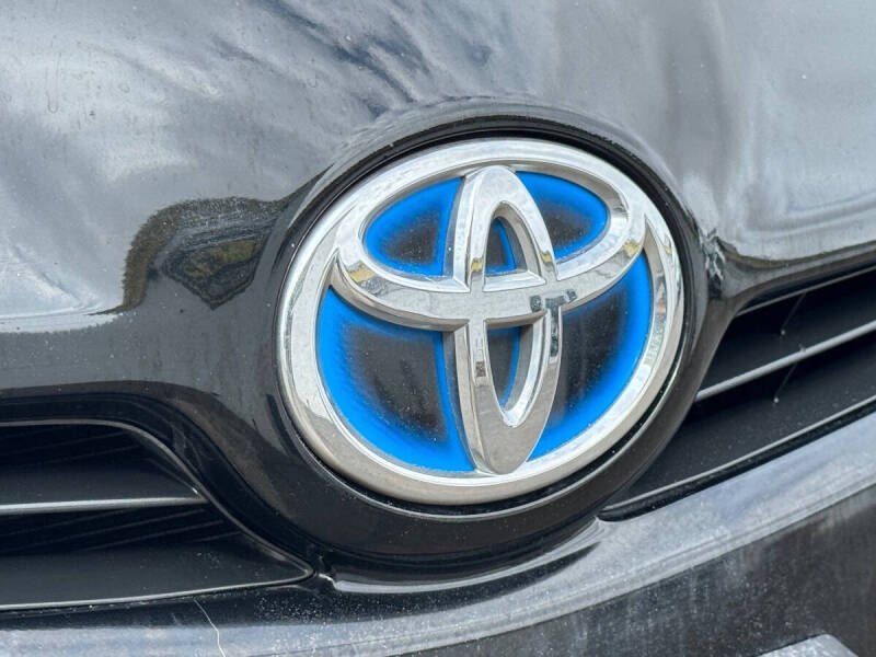 2010 Toyota Prius III