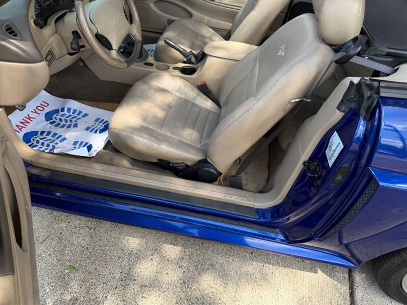 2004 Ford Mustang GT Deluxe